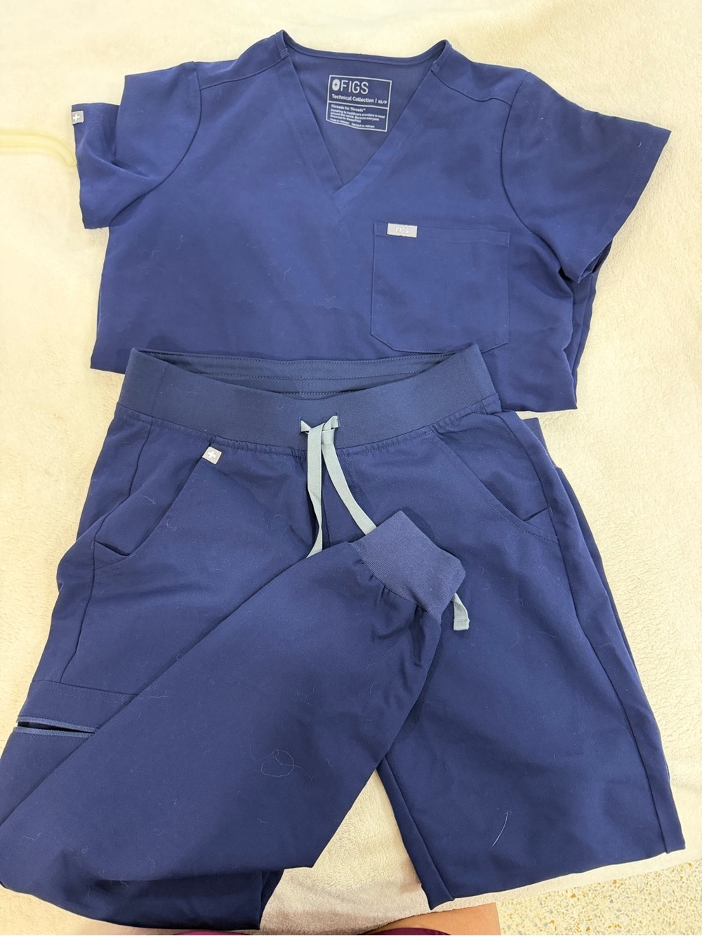 Figs uniform - Picture 2 of 2